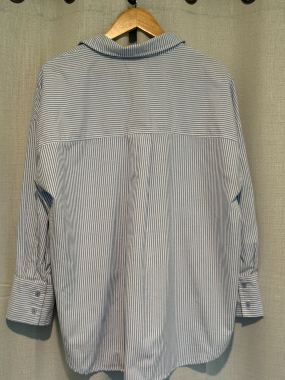 Know One Cares Blue & White Woven Boxy Button Up Shirt Size Medium - Picture 3 of 7